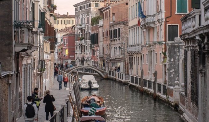 Неожиданная Венеция: повседневный город не для туристов (45 фото)