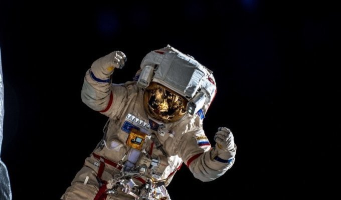 Космонавты пожаловались на низкие зарплаты, бюрократию и неуважение со стороны начальства (13 фото)