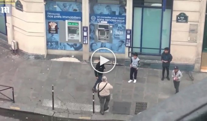 Французский пенсионер прогнал подростков, пытавшихся ограбить его у банкомата