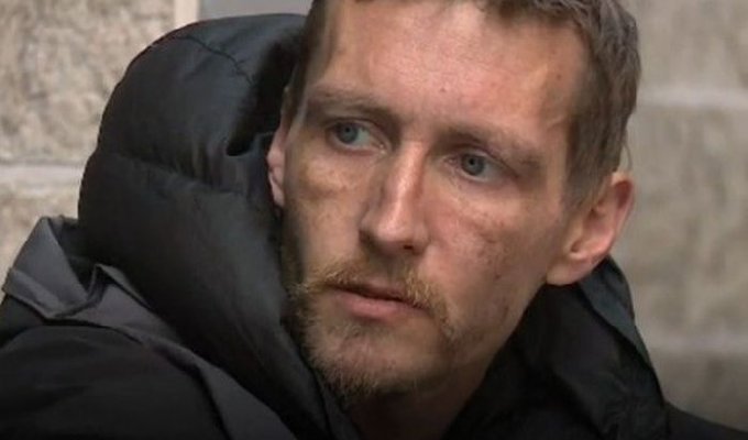 Бездомному мужчине, помогавшему раненым во время теракта в Манчестере, пожертвовали 30 000 фунтов стерлингов