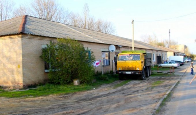 Как живут в аварийных домах поселка Разумное (37 фото)
