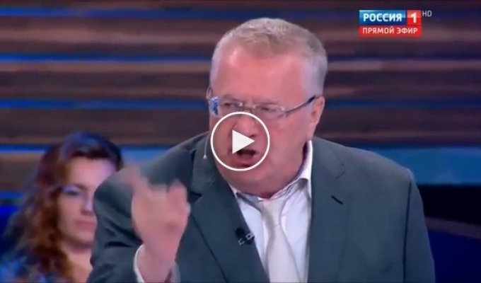 Жириновский на теледебатах критикуя Клинтон споткнулся об тумбу и грохнулся на пол
