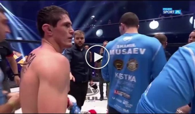 Российский боец MMA устроил потасовку после победы в Польше