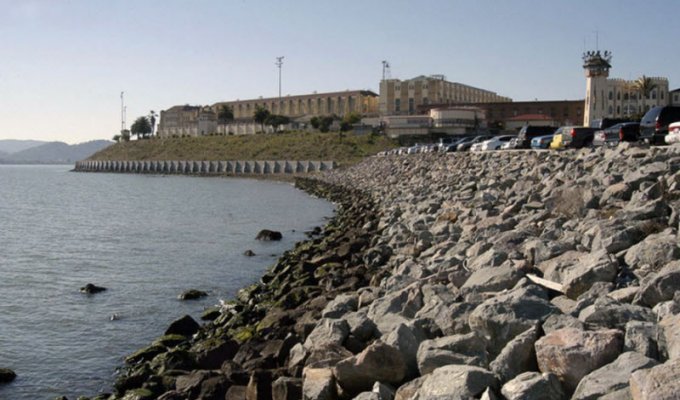 Сан-Квентин — знаменитая тюрьма в США (22 фото)