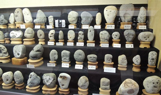 Необычный музей камней в Японии (11 фото)