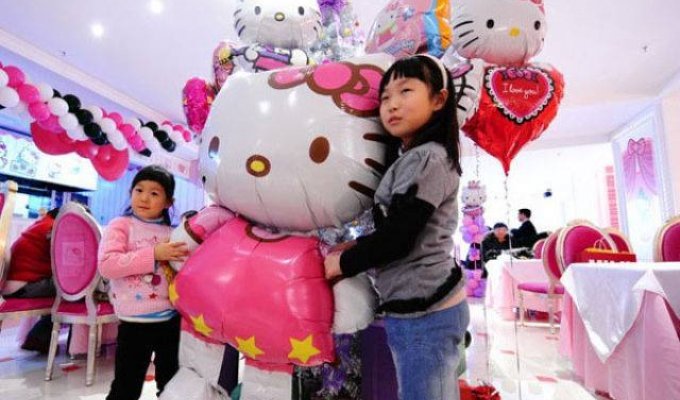 Китайский ресторан Hello Kitty (17 фото)