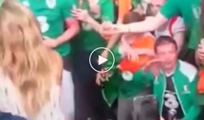 Как ирландские фанаты пристают к француженкам