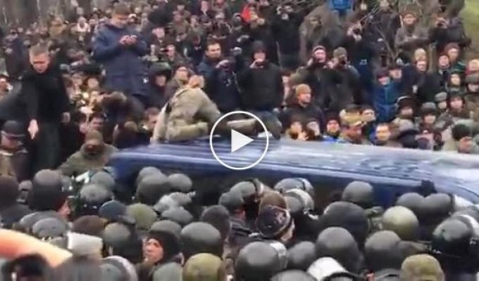 В Киеве сторонники Саакашвили требуют отставки Порошенко
