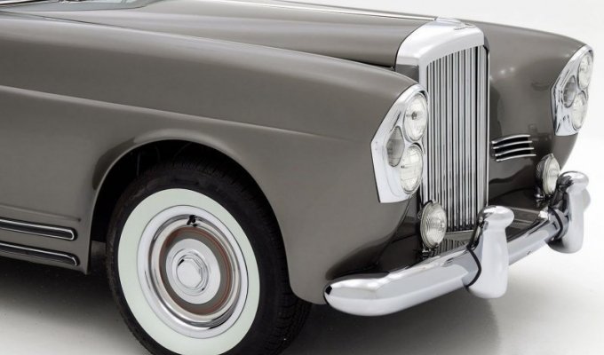 Эксклюзивный Bentley 1960 года c кузовом Mercedes-Benz (15 фото)