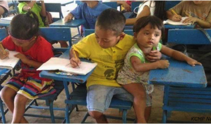 7-летний мальчик взял в школу своего маленького брата
