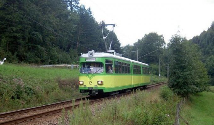 Может ли трамвай поехать по железной дороге, где ходят поезда (6 фото)