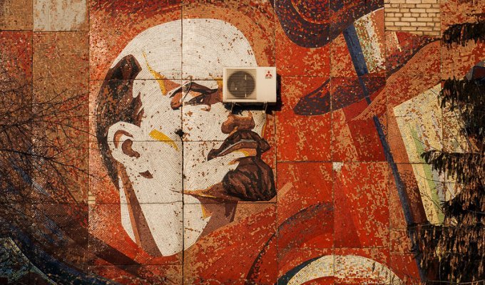 Мозаика из эпохи развитого социализма (24 фото)