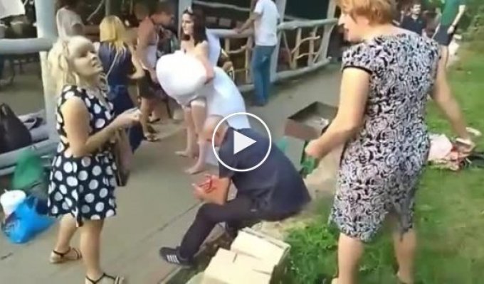 Такой трэш увидишь не часто драка на свадьбе в Донецке