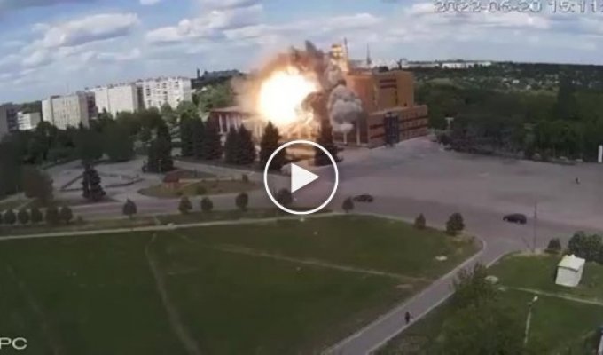 В Харькове одна ракета - попала в местный Дом культуры