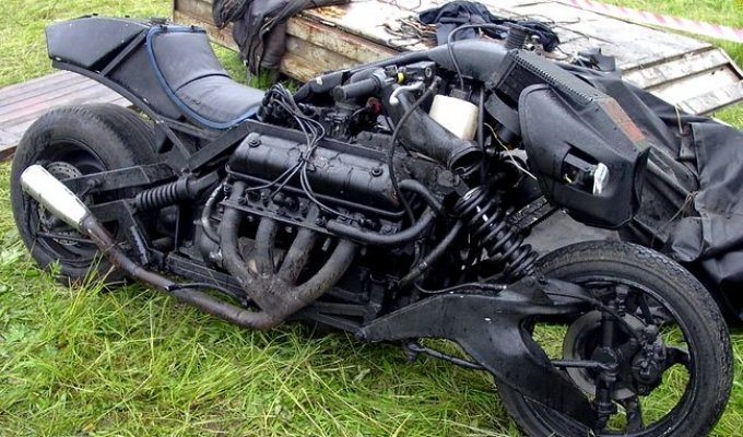 Чудо-мотоцикл «ВОЙНА-5000» (10 фото)