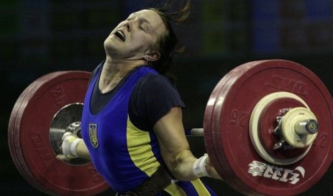 Женщины в тяжелой атлетике (7 фото)