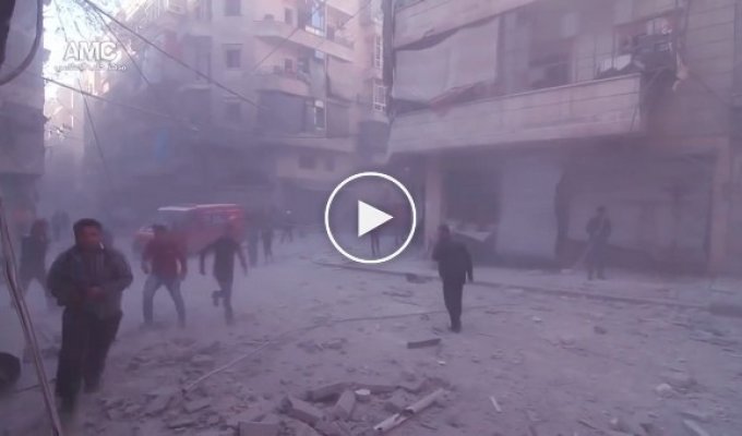 Российско-сирийские бомбардировки стирают восточную часть Алеппо с лица земли, погребая его жителей под руинами древнего города