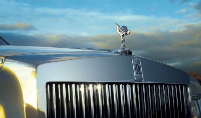 «Дух экстаза»: что за женщина на капотах Rolls-Royce (4 фото + 2 видео)