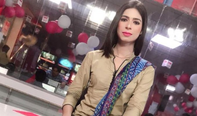 Трансгендер стал ведущим новостей на пакистанском телевидении (6 фото)