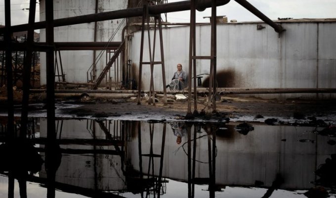Как пашут добытчики соли и нефти в Азербайджане (12 фото)