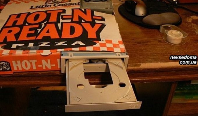 Компьютер в коробке из-под пиццы