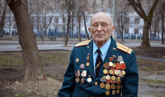 УК в Казани при помощи коллекторов пыталась "выбить долги" у 92-летнего ветерана (4 фото)