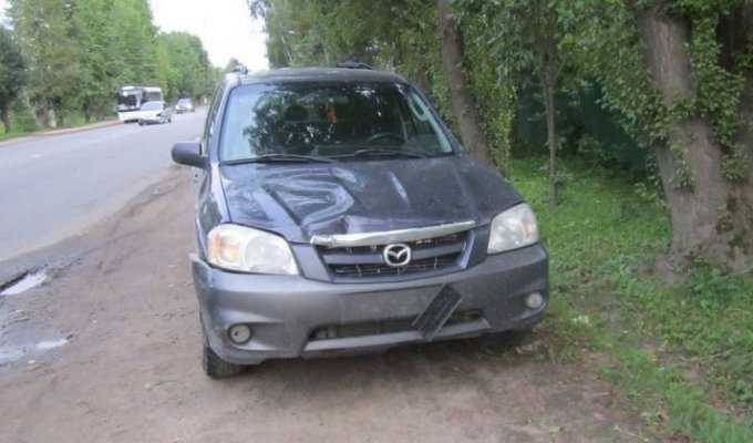 В результате столкновения двух автомобилей в Твери пострадал пешеход (3 фото + 1 видео)