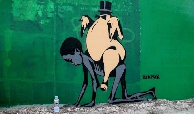 Шарик — крымский Бэнкси, поднимающий в своих граффити серьёзные социальные проблемы (22 фото)