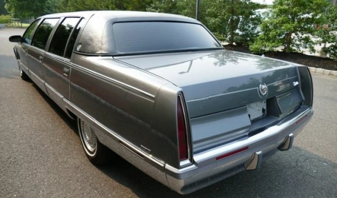 Шестидверный Cadillac Fleetwood: на продажу выставлен очень необычный лимузин (16 фото + 1 видео)