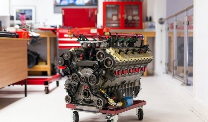 Двигатель Alfa Romeo V10 из Формулы-1 выставили на продажу (23 фото + 1 видео)