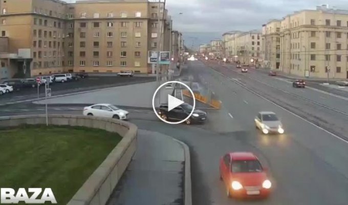Автобус в центре Петербурга прокатился с огоньком