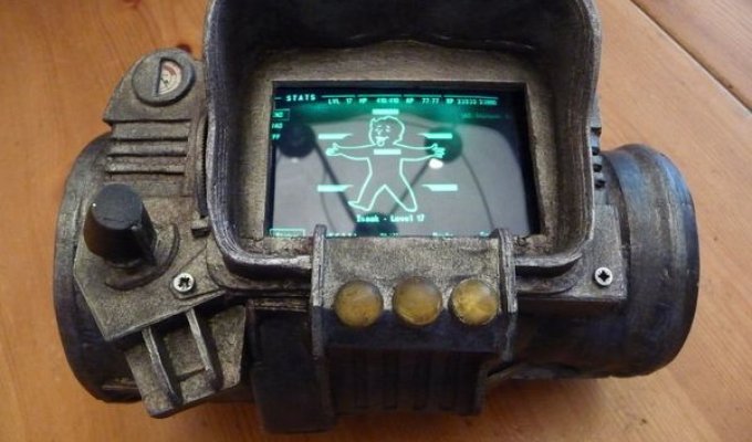 Классный самодельный компьютер Pip Boy 3000 из Fallout 3 (3 Фото)