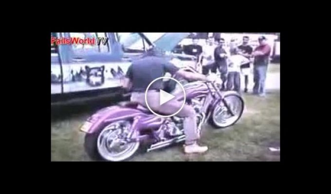 Неудачная погрузка мотоцикла сделанного на заказ