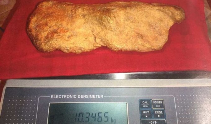 В Хабаровском крае нашли золотой самородок весом более 10 килограмм (2 фото)