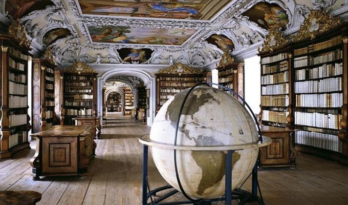 Фотограф путешествует по миру в поисках красивых библиотек (41 фото)