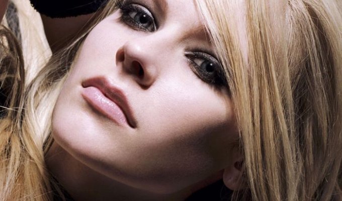 Дерзкая и красивая Avril Lavigne (18 фото)