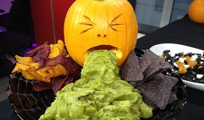 Блюда для Хэллоуина: Вкусно, но выглядит ужасно (23 фото)