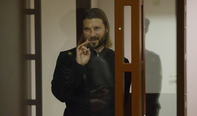 Осужденный за педофилию клирик Грозовский отправился в колонию строгого режима (5 фото)