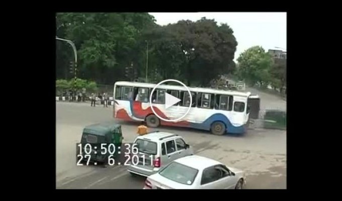 Авария двух автобусов