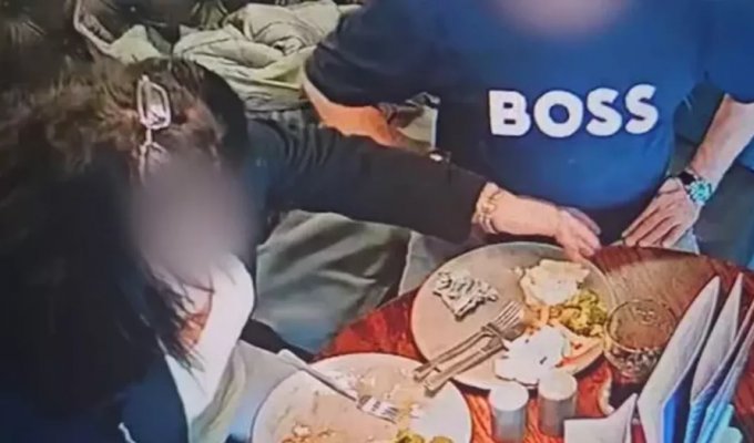 Женщина положила волос в тарелку, чтобы не оплачивать счет в ресторане (4 фото + 1 видео)