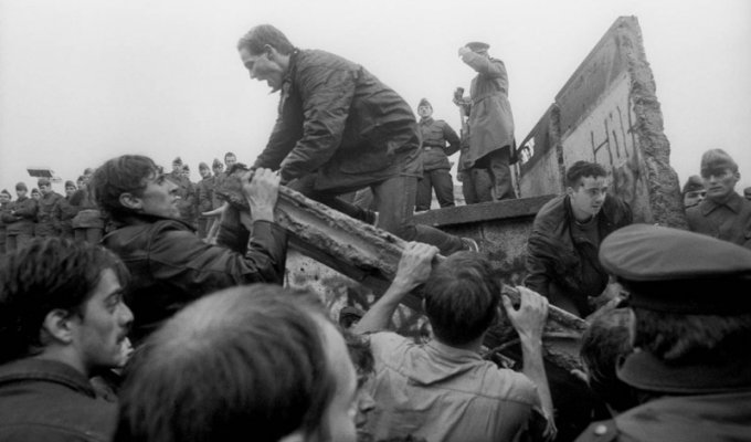 10 фактов о Берлинской стене (10 фото)