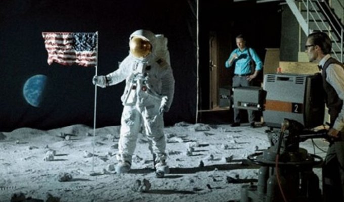 Поддельно-бодрые астронавты, или Голливуд от НАСА? (17 фото)