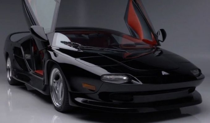 Редчайший спорткар Vector M-12 с двигателем V12 от Lamborghini Diablo (15 фото + 1 видео)
