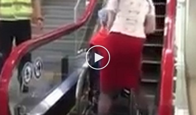 Японский эскалатор для инвалидов-колясочников