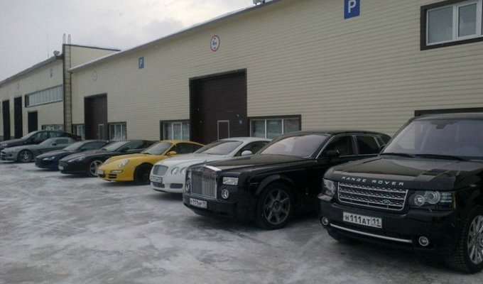 Крутой гараж из Республики Коми (5 Фото)