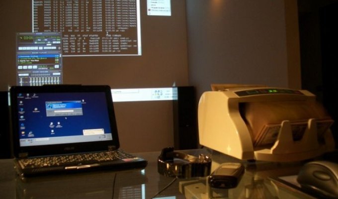 Так выглядит рабочий стол хакера (3 фото)