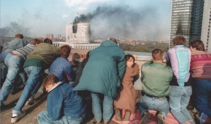 Фотографии противоречивого времени в истории стран бывшего СССР (32 фото)