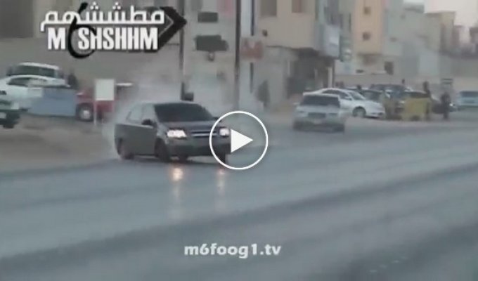 Дрифтинг классическим автомобилем в Саудовской Аравии