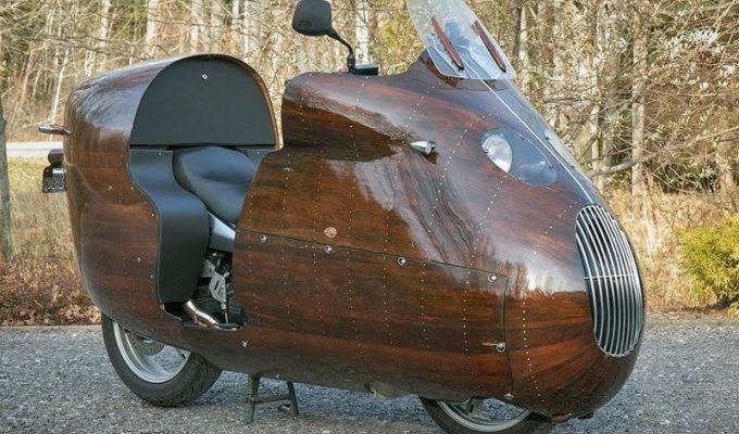 Деревянный кастом-байк Suzuki в стиле автомобиля 1920-х (6 фото)