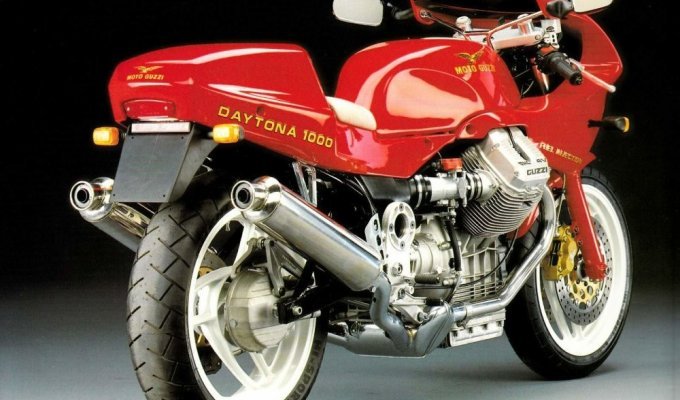 30-летний мотоцикл Moto Guzzi в заводской упаковке выставили на торги (20 фото)